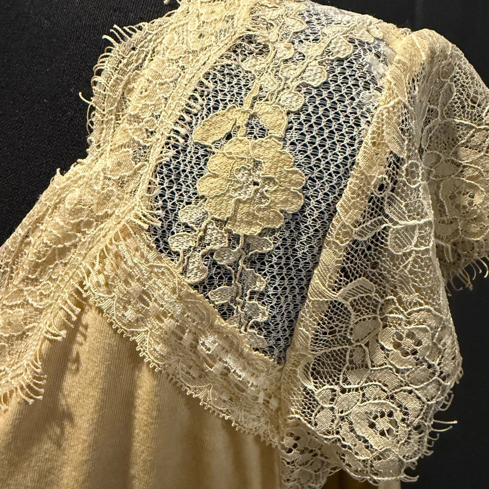 POL Yellow Lace Trim Tank Top - Picture 2 of 5